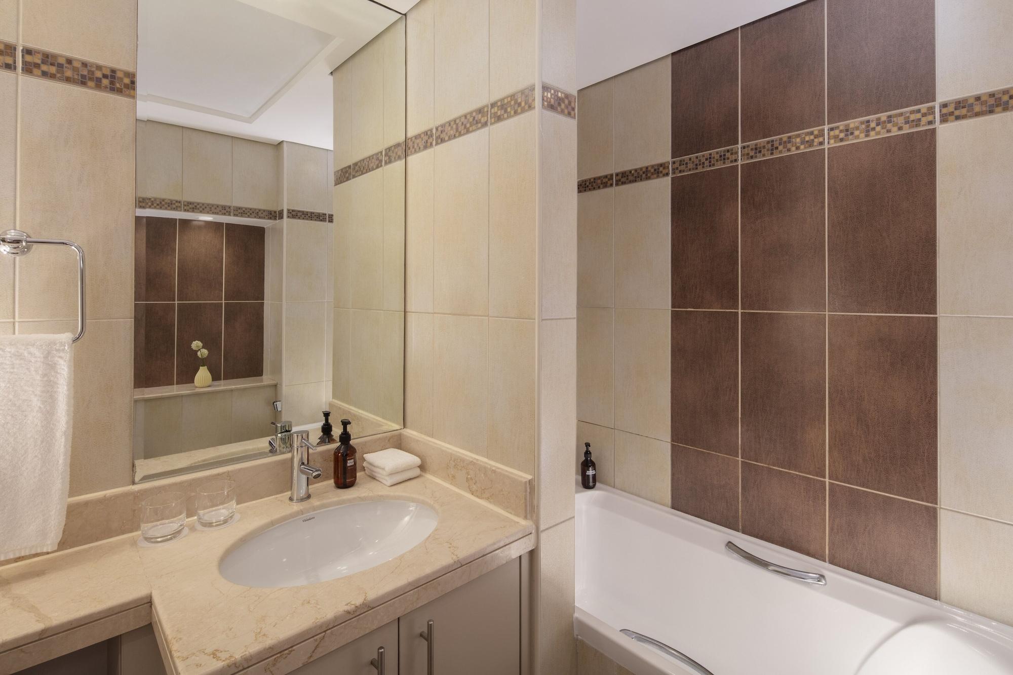 Staybridge Suites Dubai Internet City ภายนอก รูปภาพ