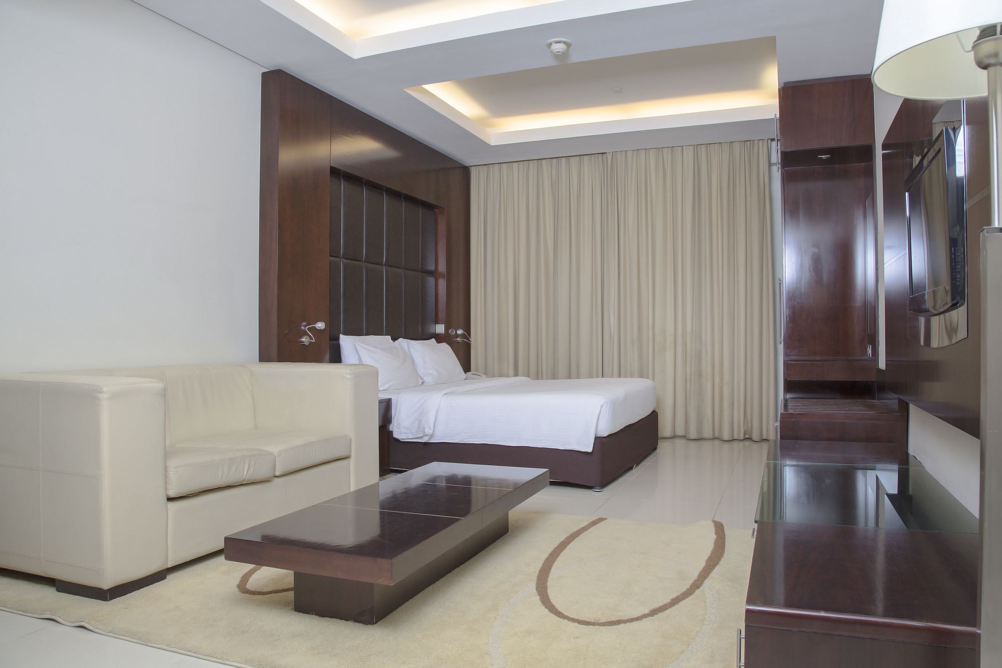 Staybridge Suites Dubai Internet City ภายนอก รูปภาพ