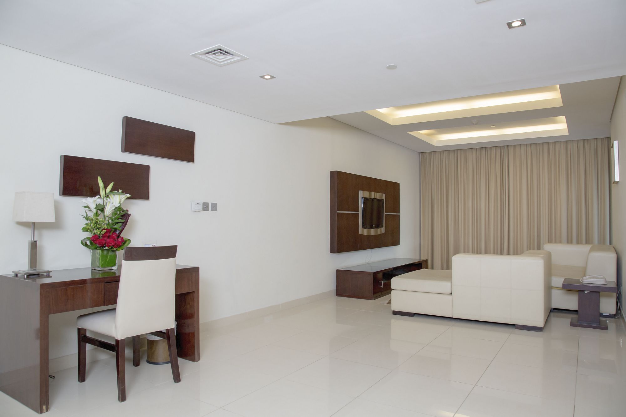 Staybridge Suites Dubai Internet City ภายนอก รูปภาพ
